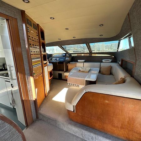Yacht 20Metros Hotell Sant Adria de Besos Eksteriør bilde