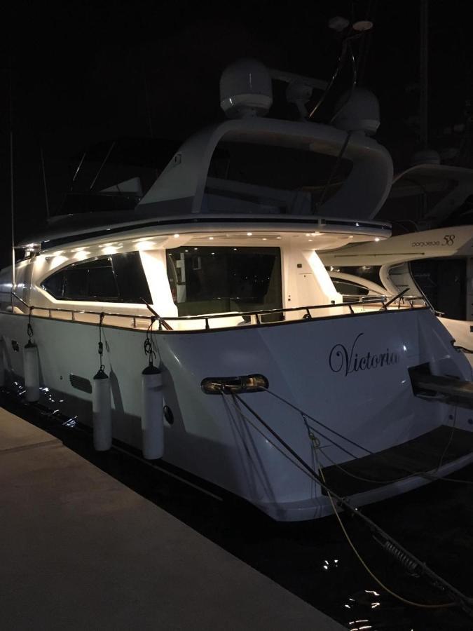 Yacht 20Metros Hotell Sant Adria de Besos Eksteriør bilde