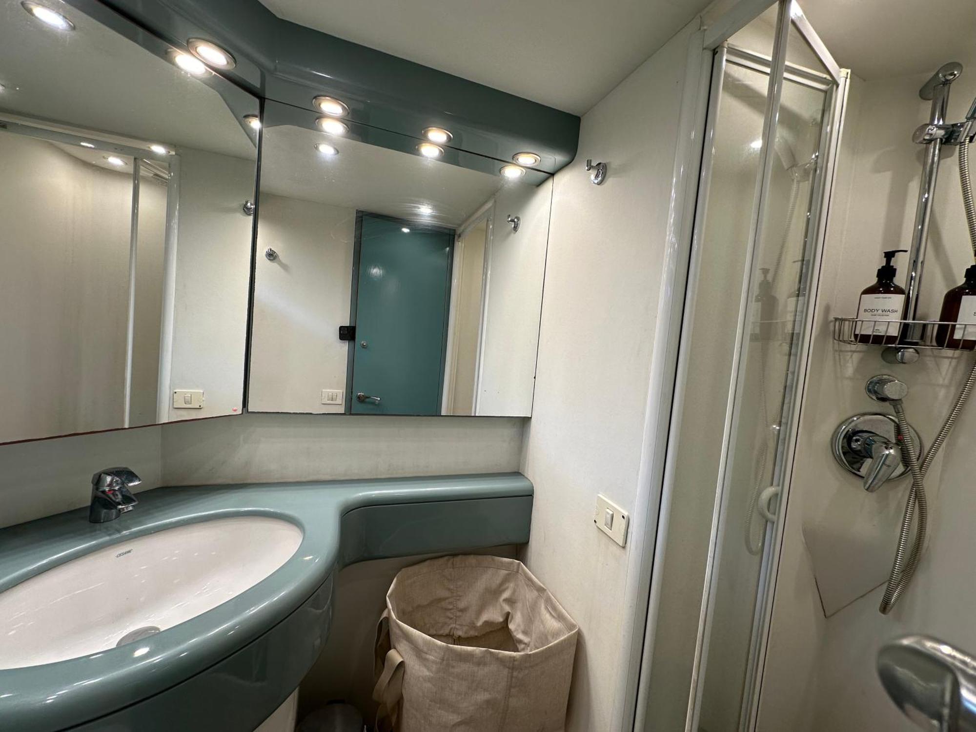 Yacht 20Metros Hotell Sant Adria de Besos Eksteriør bilde